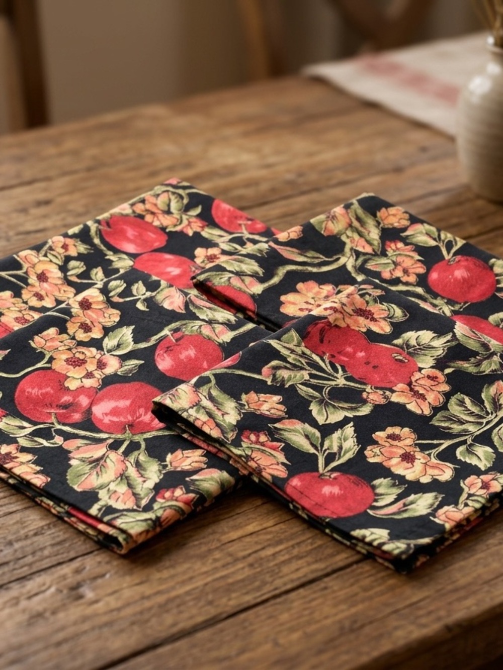 April Cornel Apple Luncheon Napkins (set of 4)